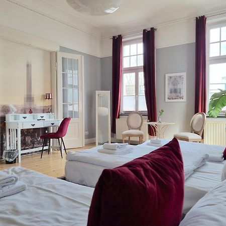 Charysma - Jugendstil Trifft Moderne, Schlafzimmer Mit Smart-Tv, Tischfussball, Darts, Parkplatz Hamelin Exterior photo